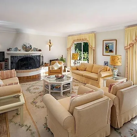 Sleeps 10 With Pool And Wifi *