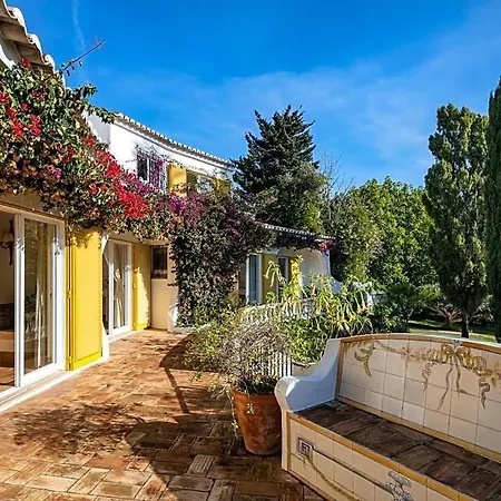 Sleeps 10 With Pool And Wifi Villa Montinhos da Luz