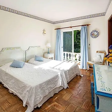 Villa Sleeps 10 With Pool And Wifi