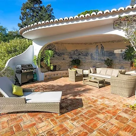 Sleeps 10 With Pool And Wifi Montinhos da Luz