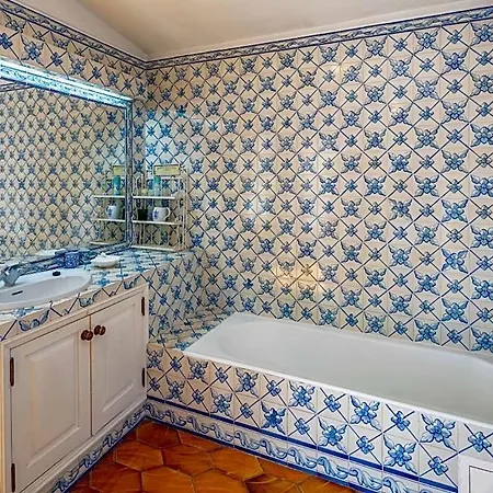 Sleeps 10 With Pool And Wifi