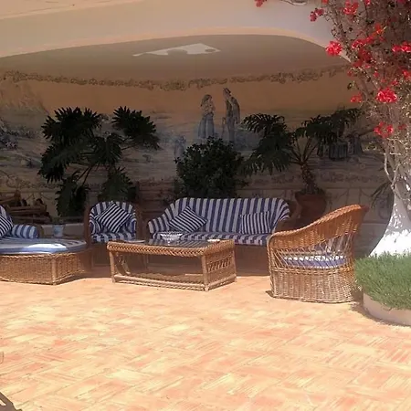 Villa Sleeps 10 With Pool And Wifi *