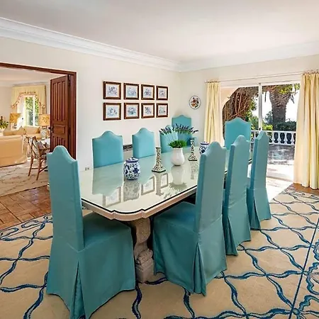 Sleeps 10 With Pool And Wifi Villa